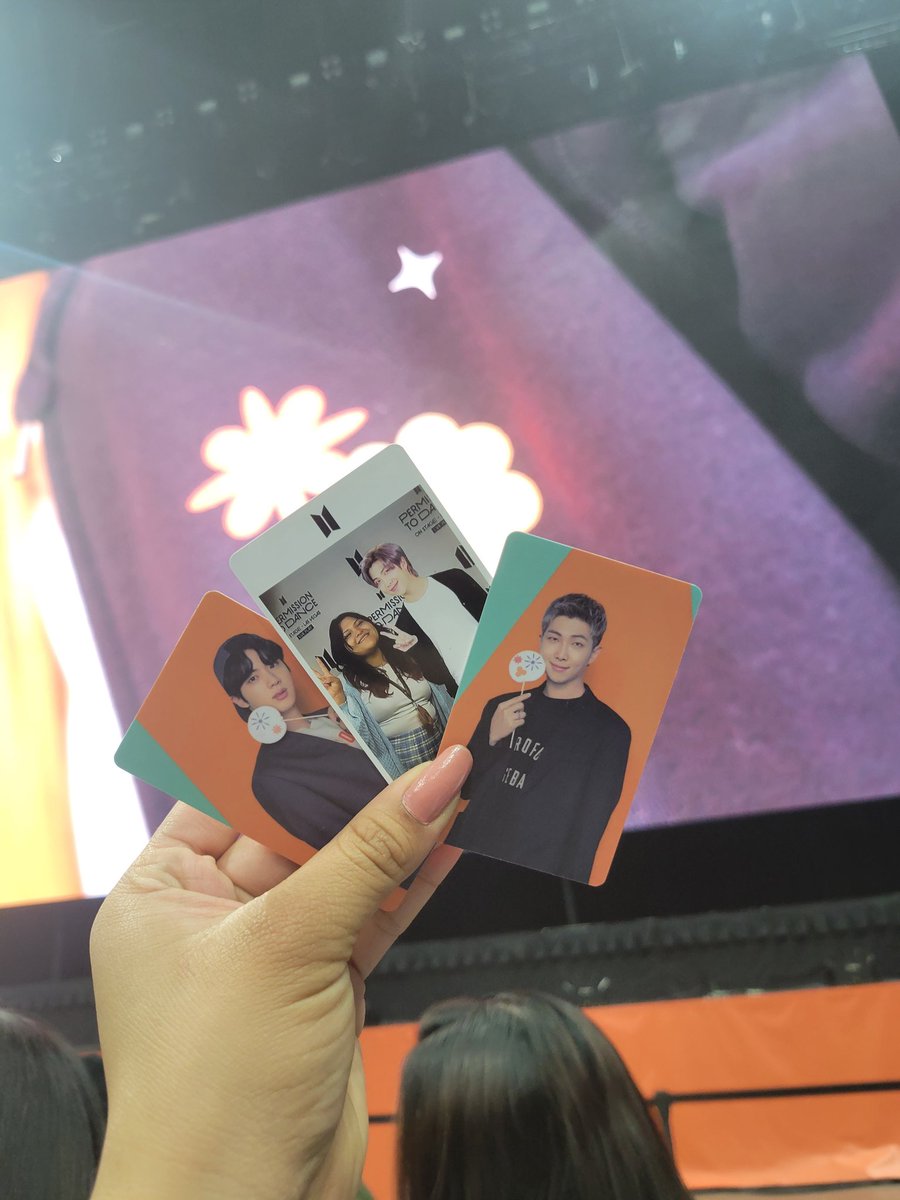 yuuuhs28's tweet photo. So today I traded a bunch of pc for people at the live play๐๐๐ (yes I was the one screaming for the trades) if anyone that I traded sees this can yall tell me what pc I found for you that was fun๐๐ #PTD_ON_STAGE_LV #ptdliveplay
#PTD_ON_STAGE_LV_DAY1 #LIVEPLAY https://t.co/eOFmLEeHIK