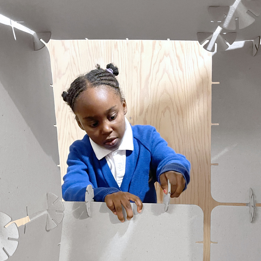 happysquarescom's tweet image. WHAT IS HAPPY SQUARES? 
😄 Happy squares is a sustainable creative and open-ended toy that allows children to give shape to their biggest dreams. 
🤓🌱 With Happy Squares, children can be the architects of their own world while being kind to the planet.

#ArchitectureKids