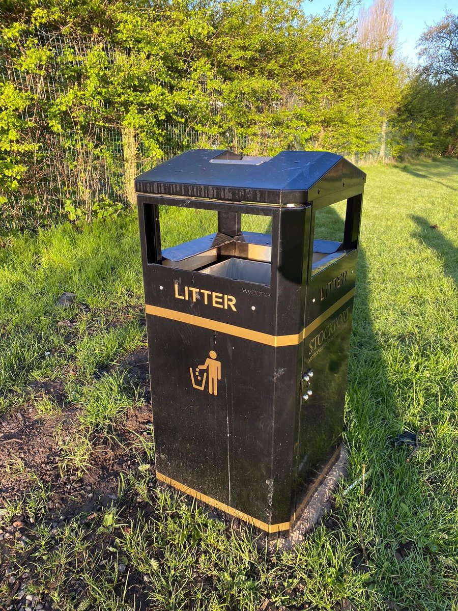 New bin behind the scout hut has been installed at the request of Meadow Field volunteers. Let’s keep our streets and green spaces tidy. Thanks to everyone involved. // Photo by <a href="/EmBombIbiza/">Em</a>