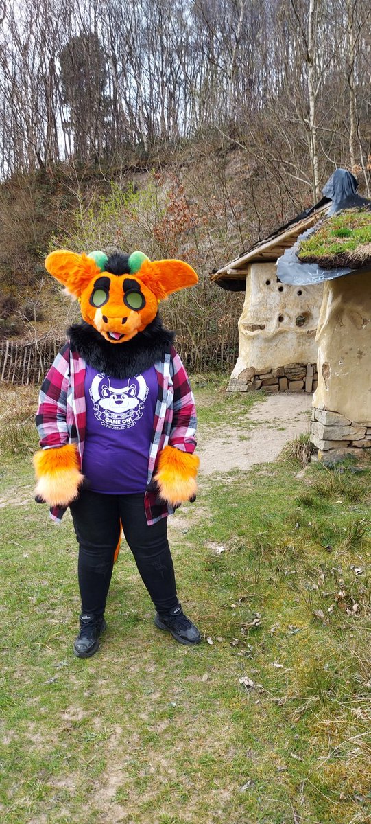 cozwoz2010's tweet photo. Little hobbit wickerbeast lol. Taka going around apedale. ✂️ @zafuterkowana #wickerbeast #taka #kingbeast #apedale #furryfandom #furry #photoshoot https://t.co/JDWkkJF2AQ