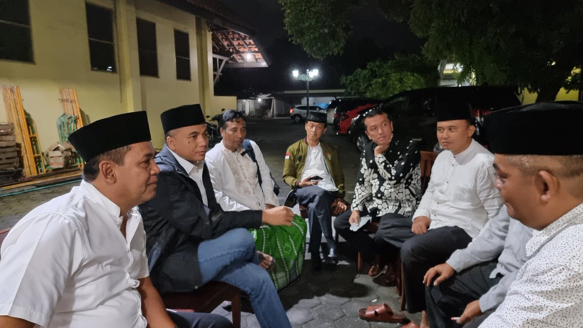 thomafi_arwani's tweet photo. Jagong bareng #PPPjogja  #partaiPPP https://t.co/jHAlGM053e