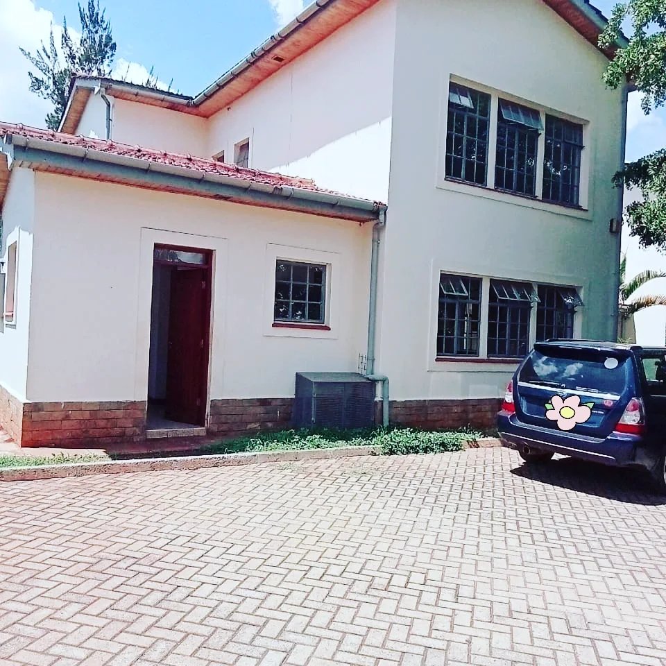 Laser_Kenya's tweet photo. Large and spacious 4 bedroom villa for sale!
Sits on half an acre plot in Kitusuru
Features:
detached sq for 3,
A security office,
All en-suite bedrooms.
Price: Kshs. 70M
Call us on 0720-111-117 to make viewing arrangements.
#kitusuru #houseforsale #villaforsale https://t.co/gUvkOqb5HZ