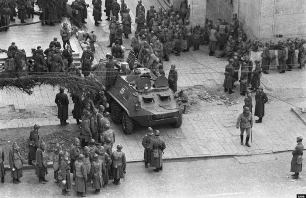 Melitavandrer's tweet photo. On #April9, 1989, the Soviet Army brutally dispersed the peaceful demonstration for the independence of #Georgia. 21 people were killed, and hundreds were injured and poisoned by gas on Rustaveli Avenue, #Tbilisi. Never forget. Never forgive. #TbilisiMassacre #DayOfNationalUnity https://t.co/4N0gHFA4xe