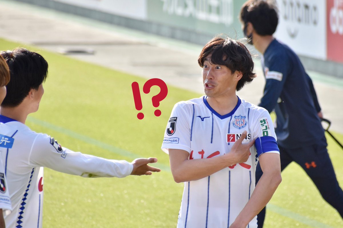 𝓶 挨拶の先陣切るのをどっちがやるかみたいな感じで キャプテンマークしてるから ってさんぺーさんになった 多分 長谷川元希 三平和司 Vfk T Co Baufrsbpiy Twitter