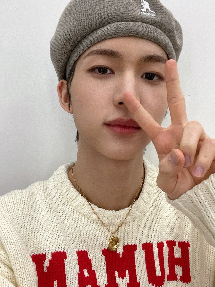 HWI___ng's tweet photo. 은휘가 꽃보다 예쁘다면 https://t.co/KKxLRDwnpQ