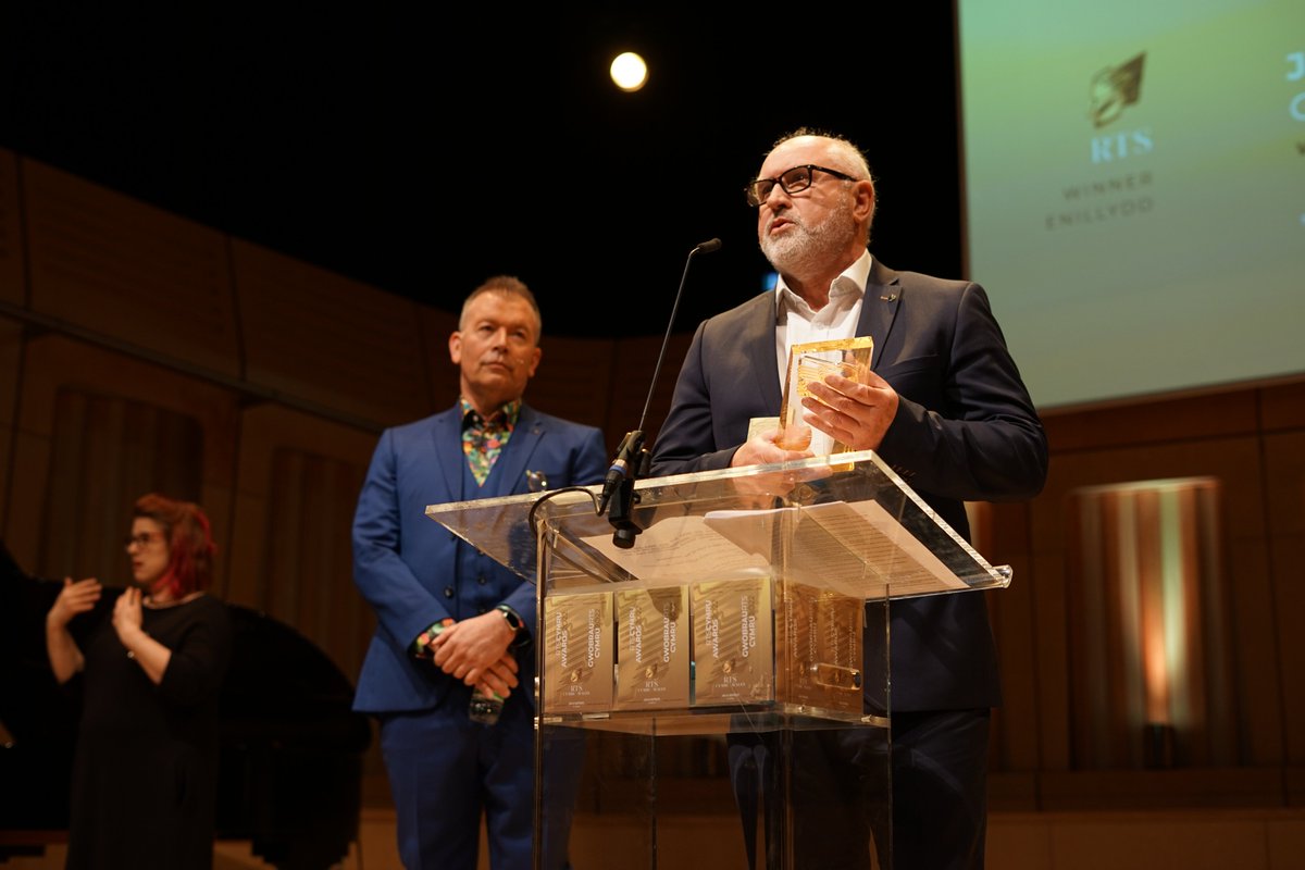 ΞÐШΛЯÐ tweet media