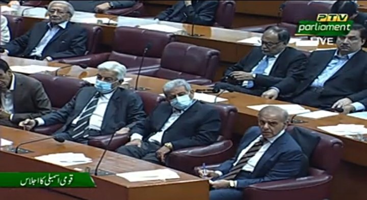 بھکاری خیرات کے منتظر۔۔۔😪