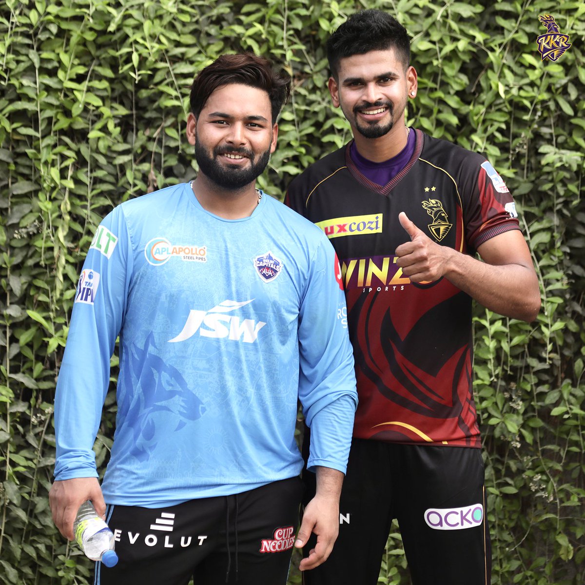 KKRiders's tweet photo. 𝘔𝘰𝘮𝘦𝘯𝘵 𝘩𝘢𝘪 𝘣𝘩𝘢𝘪 𝘮𝘰𝘮𝘦𝘯𝘵 - 𝘒𝘢𝘭 𝘮𝘪𝘭𝘵𝘦 𝘩𝘢𝘪! 👋

#RP17 🤝 #SI41

@ShreyasIyer15 @RishabhPant17 #KKRHaiTaiyaar #IPL2022 https://t.co/RxnjuXPGcL