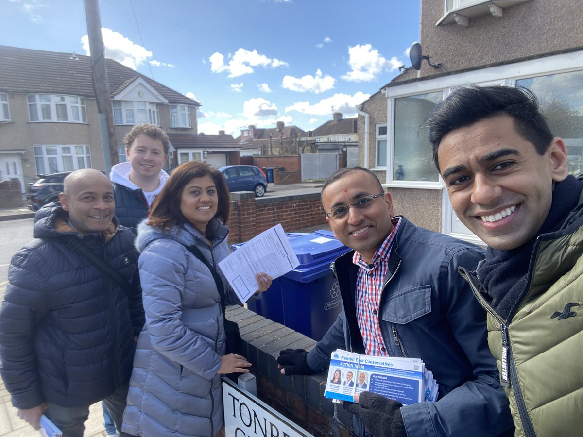 Ameet_Jogia's tweet photo. Out campaigning for the fantastic team in Kenton East. Brilliant response  on the doorstep from residents who have seen their @Conservatives Councillors working hard all year round and want them re-elected on May 5! #VoteConservative @NiteshHirani @HAConservatives @BobBlackman https://t.co/t3RPACBjdM