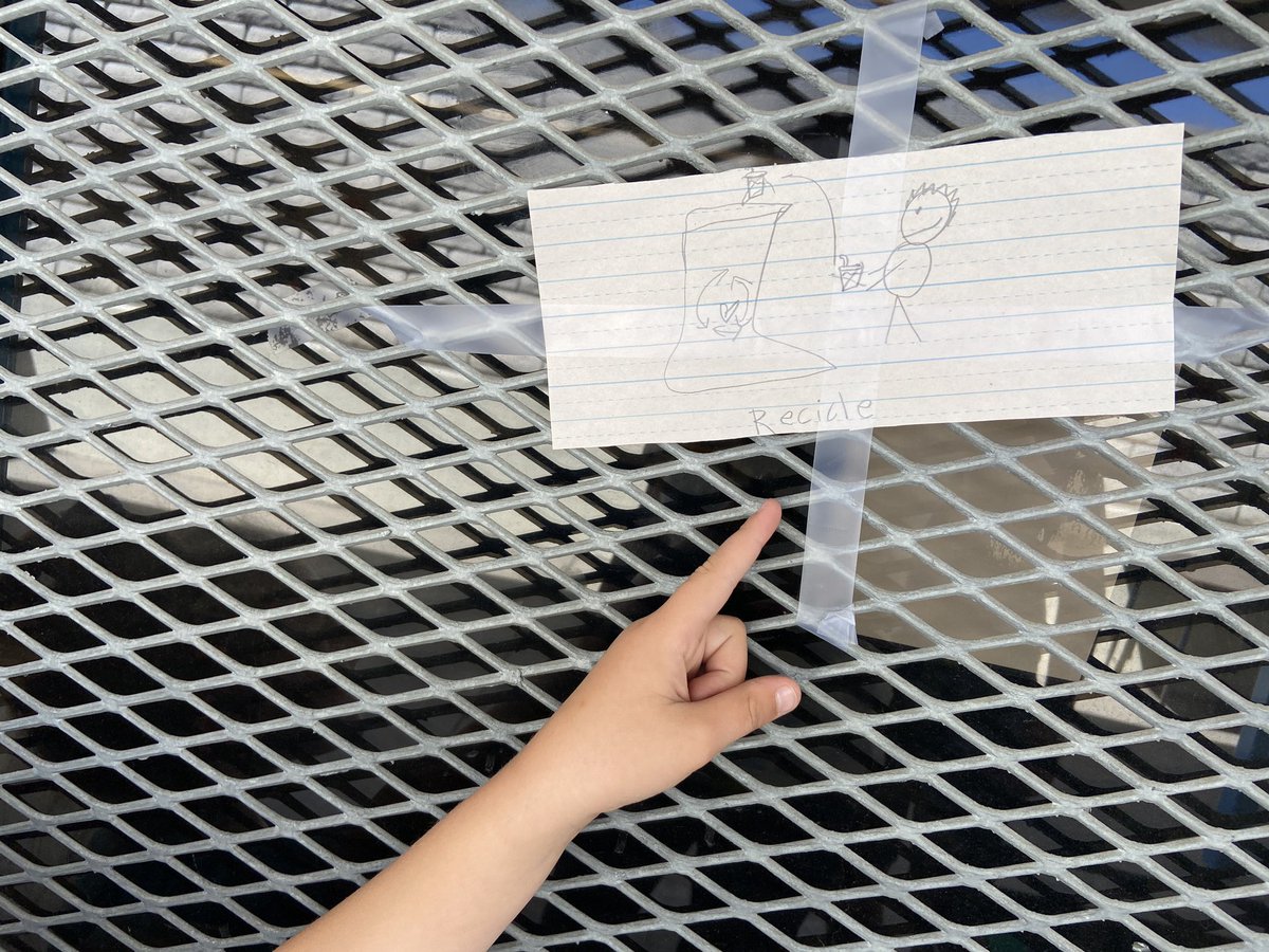 CasitaMagnet's tweet photo. We love when our learners take action, big or small! Here’s one of our first graders who made a sign for her class to remind everyone to recycle. #ActionBased #GoGreen https://t.co/xMlnZPd4UA