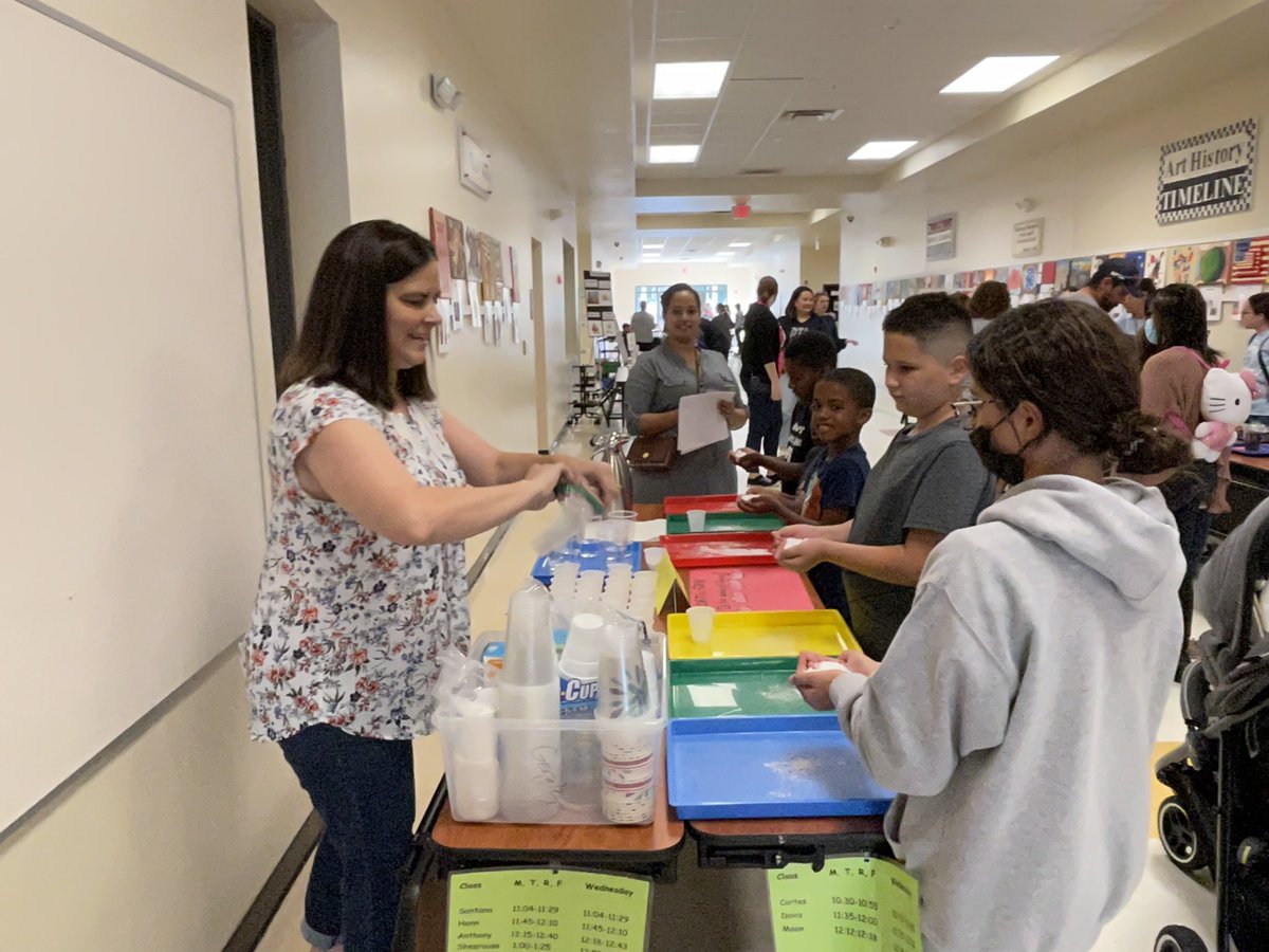 csehawks_OCPS's tweet photo. Thank you to our PTA parents & teachers for organizing the Beyond the Classroom: Health & Safety, STEM, & Literacy night! The hands on learning experiences and exhibits were fantastic and enjoyed by all! #ocps #STEM #occfd #wearecse #CSEPTA https://t.co/7w7YFFT8Tn
