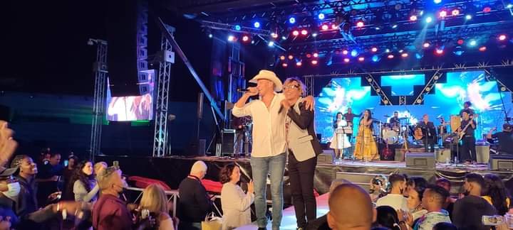 SRMACuba's tweet photo. 🎊#Cuba y #LaHabana siguen de fiesta con el #SanRemoMusicAwards...🇨🇺💖🇮🇹
Así fue la noche de este viernes en el #Club500.... 
Llégate hoy con elenco de lujo...!!!

 #SanRemoMusicVa #sanremomusicawardscuba #srmacumplesueños https://t.co/lfb8Bz1x71