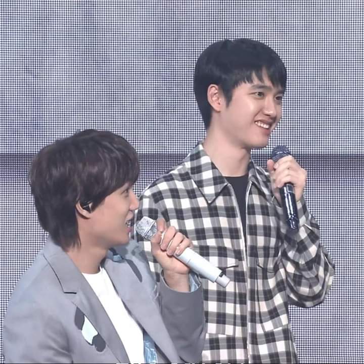 CuloSehun's tweet photo. Cuando le tocó a kyungsoo darle un golpe en la cabeza a jongin😂

🐻: Hyung, ¿somos amigos cierto?
🐧: ¿Desde cuándo? https://t.co/WYGnjRbFdn