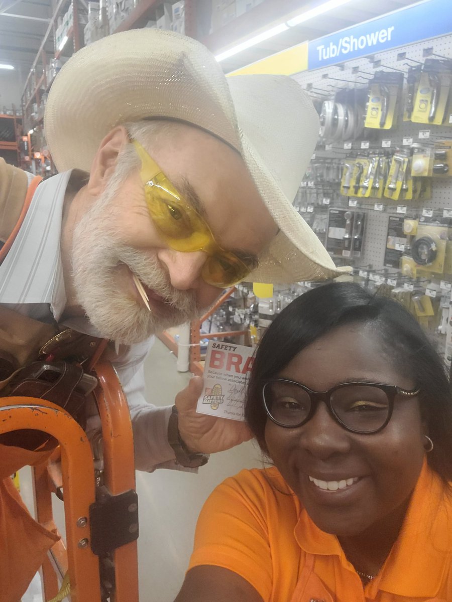 beasonpam's tweet photo. Dwight caught "orange handed" wearing his safety harness! Thank you Sir for putting safety first! https://t.co/CY18CnfaWv