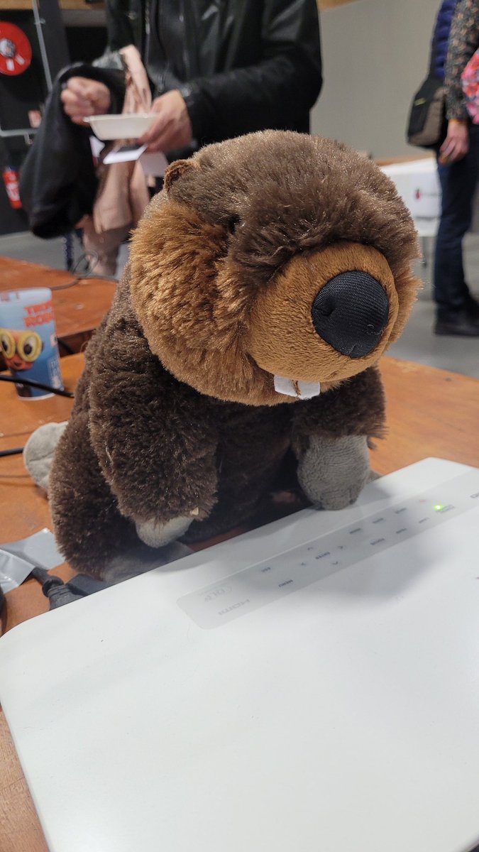 Démo de robotique autonome à Angers, pour les <a href="/TropheesRobot/">Coupe de France de Robotique Junior</a> avec notre robot <a href="/CoupeRobotique/">Coupe de France de Robotique</a> , notre mascotte le Castor regarde l'écran de télémétrie...