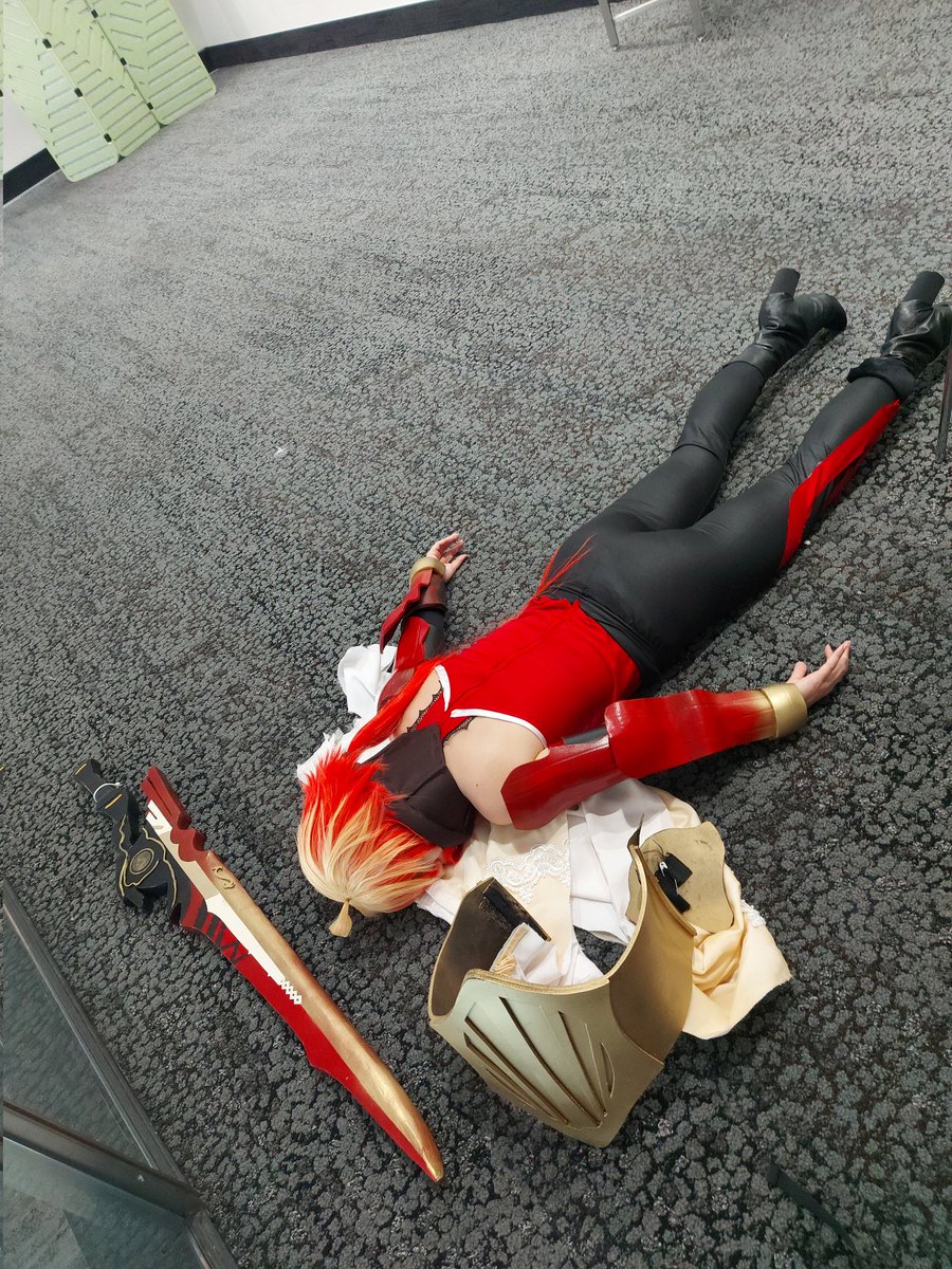 sgrjie's tweet photo. 3 hours into con https://t.co/phlHluzNzm