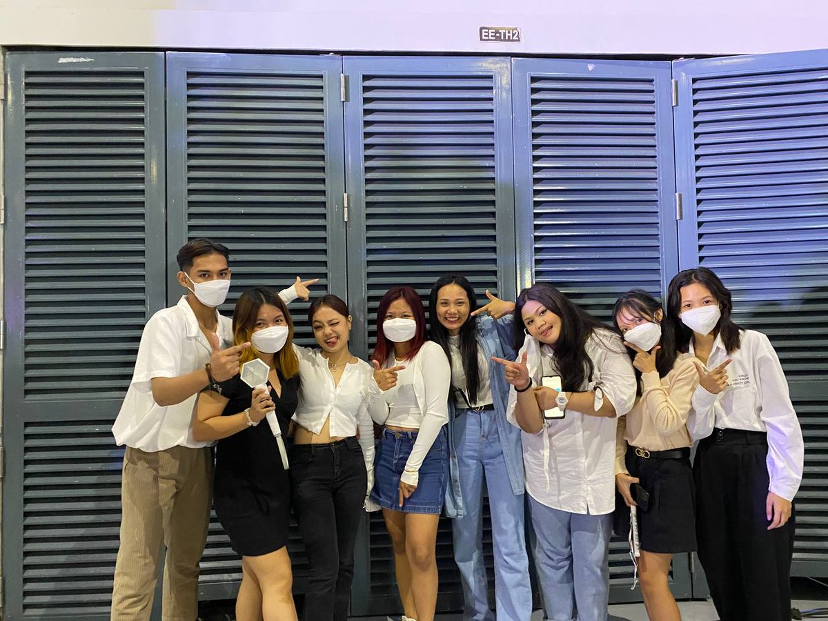 rmvlllzxx_'s tweet photo. Words alone can't express how thankful I am to be a part of the family. Thank you for making my youth enjoyable and wonderful. Sa pagtanda ko, babalikan ko ito ng may ngiti sa puso 🥲 

I will wait, EXO. Mahal ko kayo 🤧❤️
#EXO #EXOrcade2022 #exo10thanniversary https://t.co/PMtkWnG2Y9