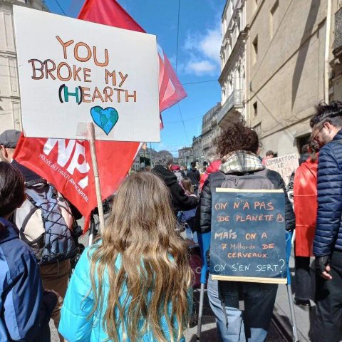 MRessiguier's tweet photo. 🛑🍀#MarchePourLeClimat aujourd'hui à #Montpellier, de la #PlaceDeLaComédie jusqu'au Parc Montcalm pour rejoindre le Village des luttes et alternatives locales.
#Changeonslesystemepasleclimat
#pasdeplaneteb https://t.co/Gurr42e5QU
