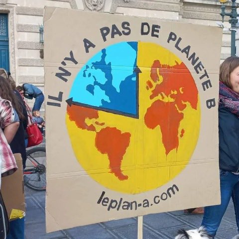 MRessiguier's tweet photo. 🛑🍀#MarchePourLeClimat aujourd'hui à #Montpellier, de la #PlaceDeLaComédie jusqu'au Parc Montcalm pour rejoindre le Village des luttes et alternatives locales.
#Changeonslesystemepasleclimat
#pasdeplaneteb https://t.co/Gurr42e5QU
