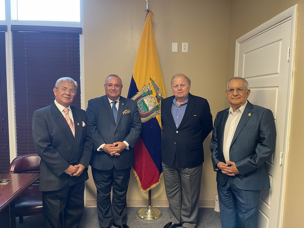 CECUMiami's tweet image. El Cónsul Mario Fiorentino mantuvo una reunión con el Presidente del Miami InterAmerican Ecuador Lions Club, Gastón Correa, @MrBelt , en la que se acordó trabajar en  una agenda de actividades  conjunta sobre diferentes temáticas de interés para la comunidad residente en Florida
