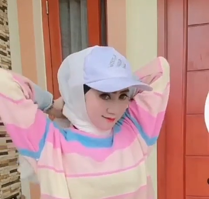 cacaxx_'s tweet photo. Nemuin pashmina nyatu sama topi lucu bngtt bestii😍g ribet"yg mau pakai topi tinggal pakai ini simpel dong🥰 🛒belinya disini ⤵️

https://t.co/3MFa6nuy9S

#ShopeeFoodDay #IkatanCintaEp679 #SahurnyaPesbukers05 #dewipersik #MahasiswaBergerak https://t.co/fVa0DUB87k