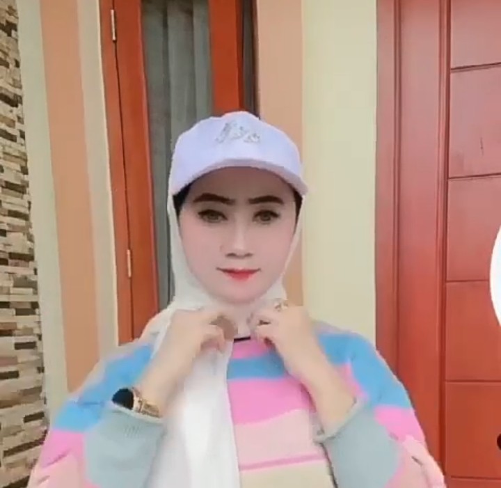 cacaxx_'s tweet photo. Nemuin pashmina nyatu sama topi lucu bngtt bestii😍g ribet"yg mau pakai topi tinggal pakai ini simpel dong🥰 🛒belinya disini ⤵️

https://t.co/3MFa6nuy9S

#ShopeeFoodDay #IkatanCintaEp679 #SahurnyaPesbukers05 #dewipersik #MahasiswaBergerak https://t.co/fVa0DUB87k