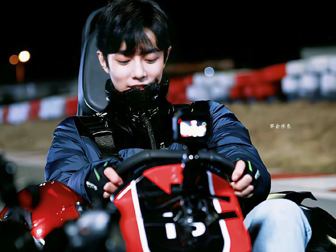lazyvdd's tweet photo. 🐷: อะแฮร่มน้องค่นนั้นซิ่งระวังชนหอจัยพินะครับบ์ https://t.co/qroTbXaKb2