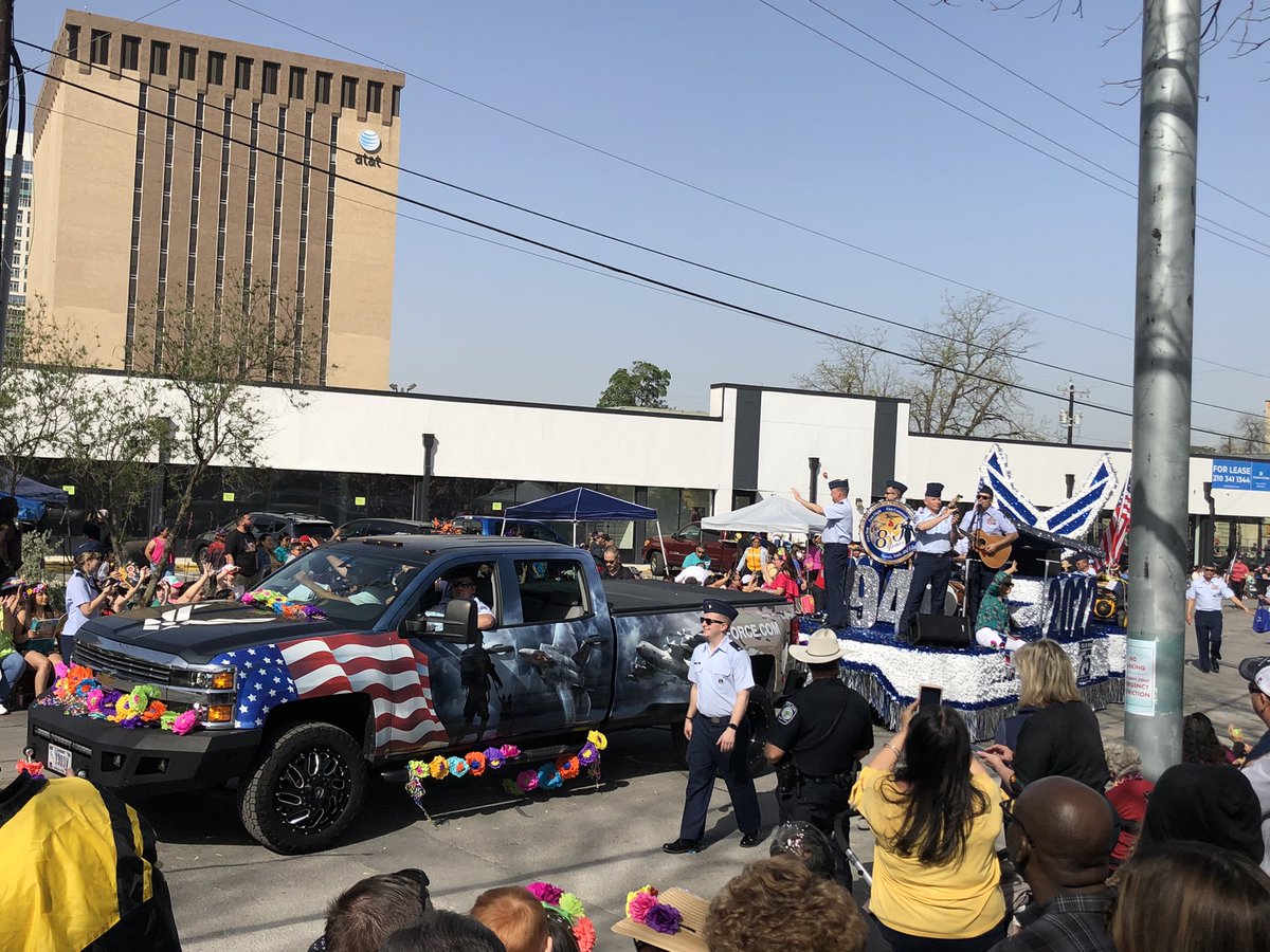wdwalsh's tweet photo. @AETCcommandteam @AETCommand @FiestaSA Great to see the USAF AETC command staff &amp; band celebrating with the community! 🪅🎉Viva Fiesta! https://t.co/Nap3pr5bRA