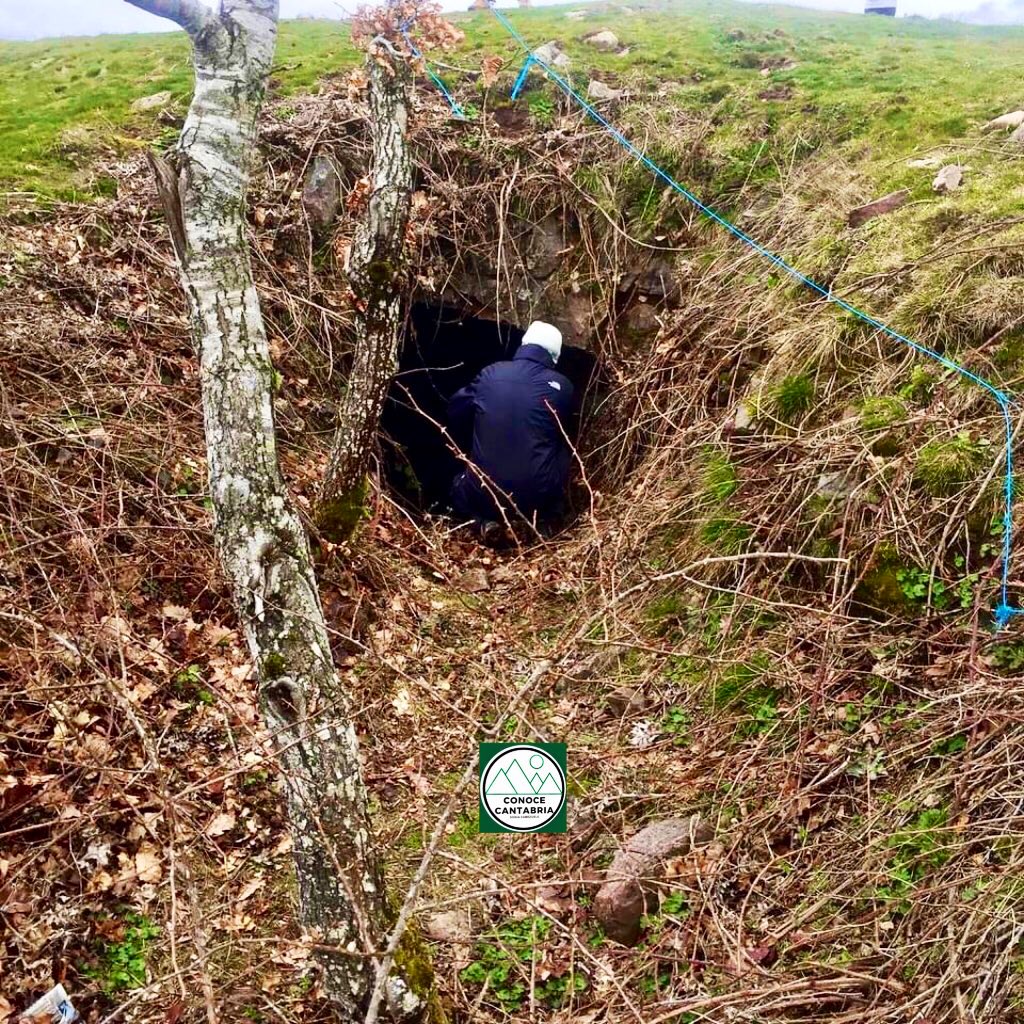 ConoceCantabri's tweet photo. #Robledales y
#refugio en #trinchera de la #GuerraCivil en el #MonteOrnedo
#mejorconguíaoficial
#Valdeolea, #SurdeCantabria #Cantabria #Spain https://t.co/xux5QMZsSk