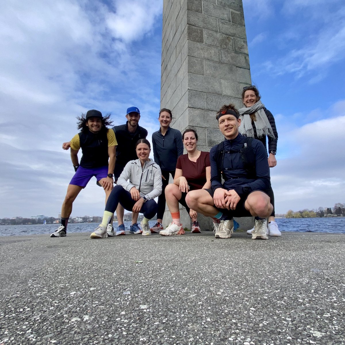 graphmelette's tweet image. R/O/C.ing around the Alster, closing March, starting April, and a new season full of fun. R/O/C Crew DE-N
... @on_running 
#runonclouds #onroc #onrunning #alsterrunde #running #nevernoton #training #tredict #runninghamburg