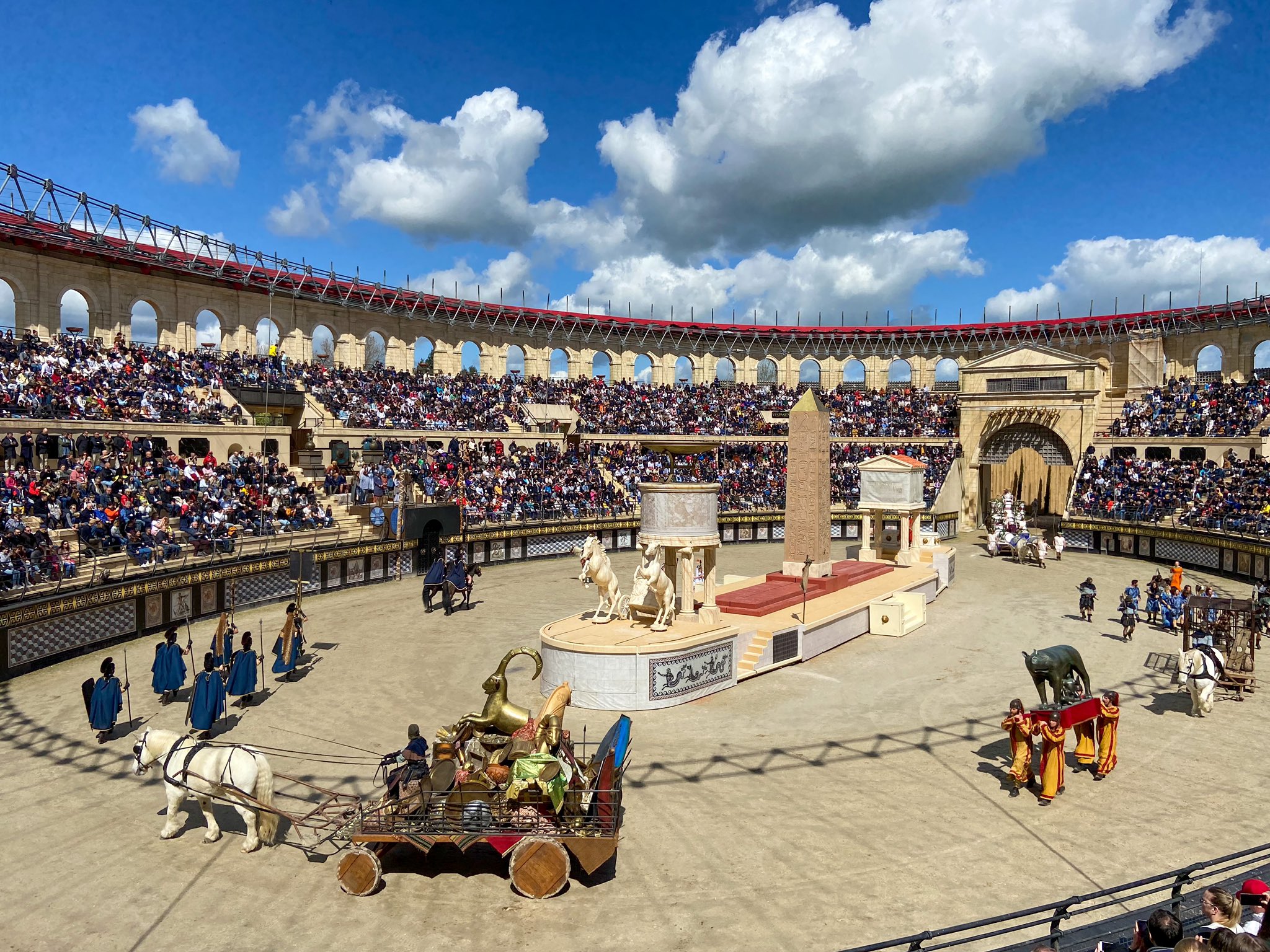 Puy du Fou on Twitter: "Nous l'attendons depuis des mois… Le nouveau « Signe du Triomphe » a débuté… #Ouverture #PuyduFou2022 #SigneduTriomphe https://t.co/KMhkPdz26k" / Twitter