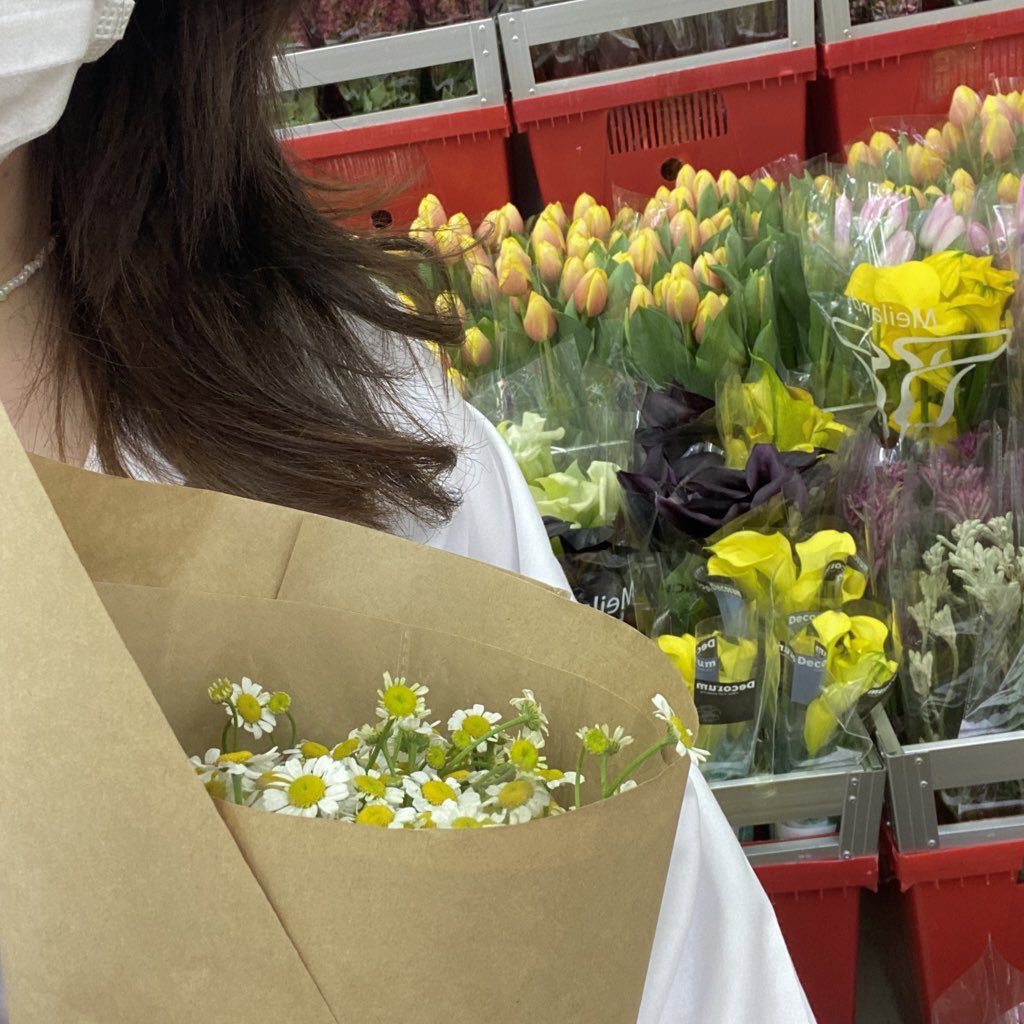 arsramay's tweet photo. flower shop https://t.co/fC1STotG87