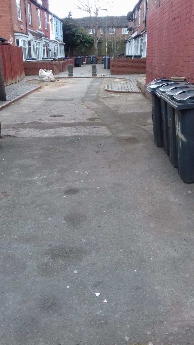 youngtrepreneu1's tweet photo. Much more 2 be done on #RuncornRdB12 but as they say Rome wasn't built in a day. Main thing here in this avenue is residents won't feel that embarrassed, when visitors come round☕😊. #JobsAGoodan #LevellingUp #YouthWork https://t.co/PfyQXYXWcD