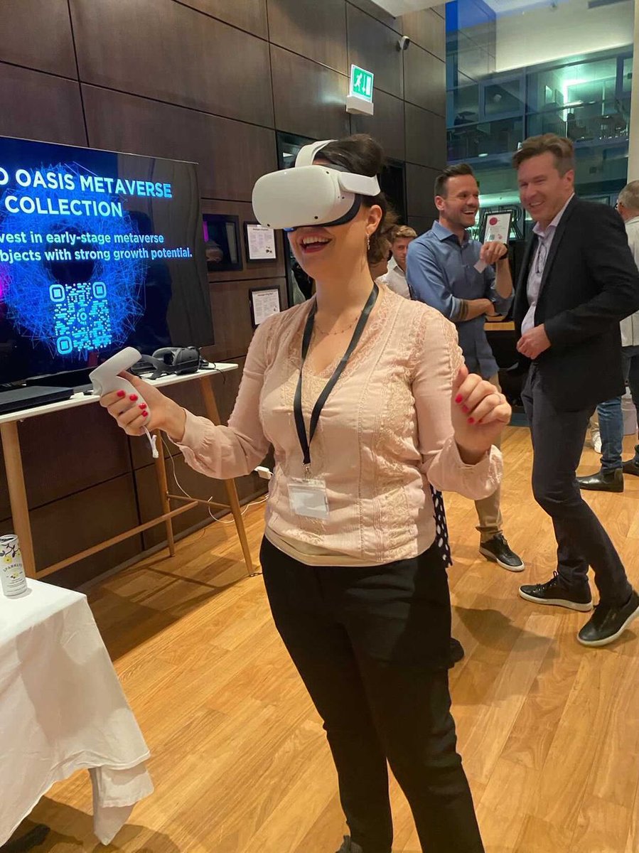 SNOWCASH432's tweet image. ✌🏻 from the #MetaverseSummit in #Zurich hosted by ZEAM, #MetaverseTalks and ArtDeal - workshops taking place until Monday! 
 
📸 from the presentation of @CryptoOasisUAE  NFT art Collection. 

__
#NFT #NFTCollection #Switzerland #VR #Metaverse