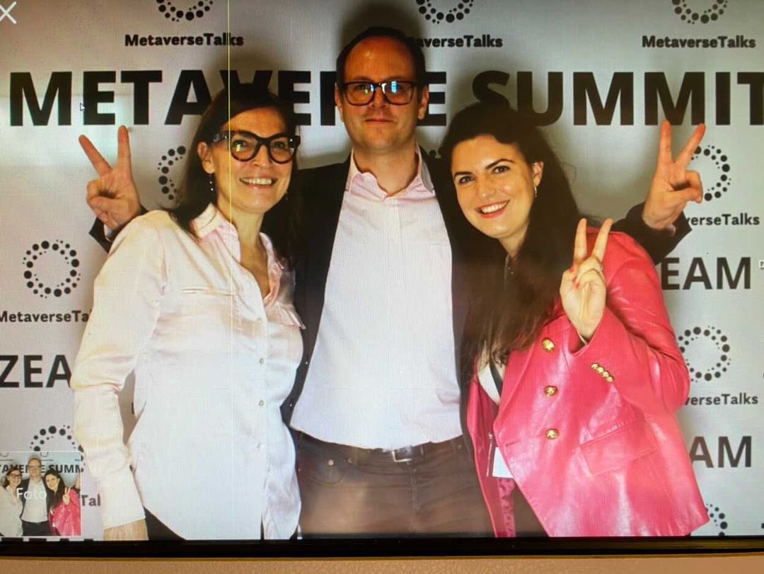 SNOWCASH432's tweet image. ✌🏻 from the #MetaverseSummit in #Zurich hosted by ZEAM, #MetaverseTalks and ArtDeal - workshops taking place until Monday! 
 
📸 from the presentation of @CryptoOasisUAE  NFT art Collection. 

__
#NFT #NFTCollection #Switzerland #VR #Metaverse