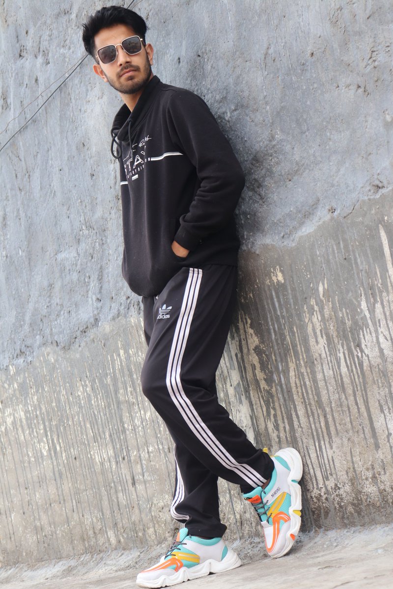 SainNitik's tweet photo. I live, I love, I fight, I cry, but I never give up
#viral #tranding  #lifestyle #brand #addidas #modeling #indianmovies #nitiksain #artist https://t.co/XckrIV0bSh