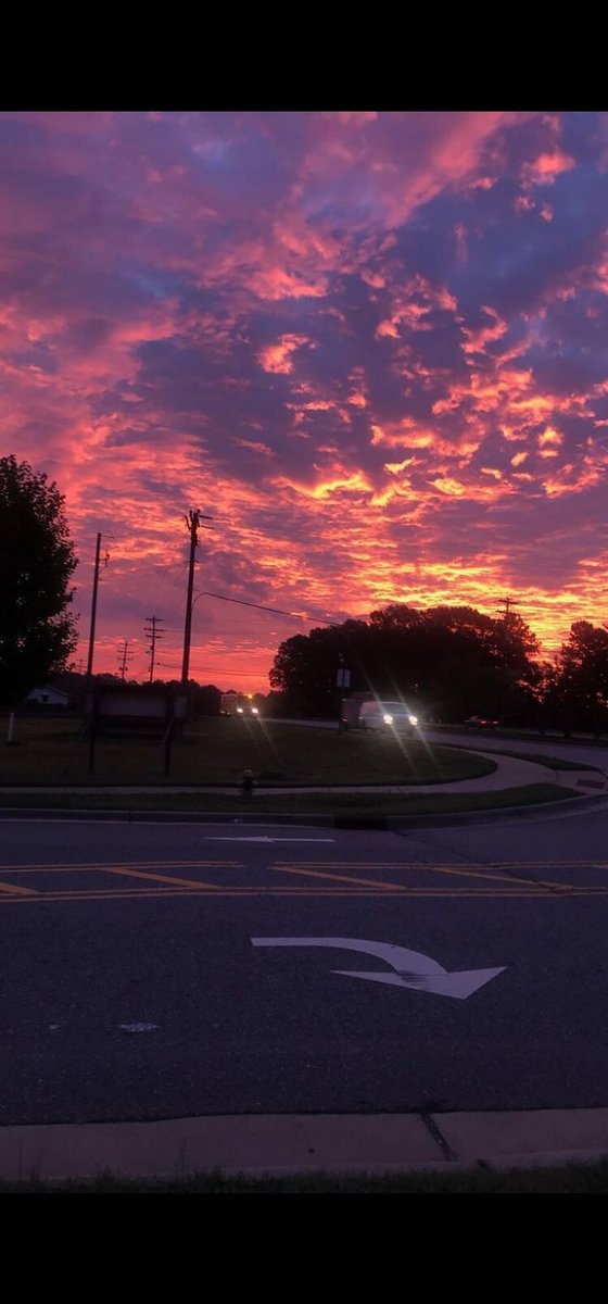 simranrun's tweet photo. I live for sunsets<3 https://t.co/NIvvMsEVOC