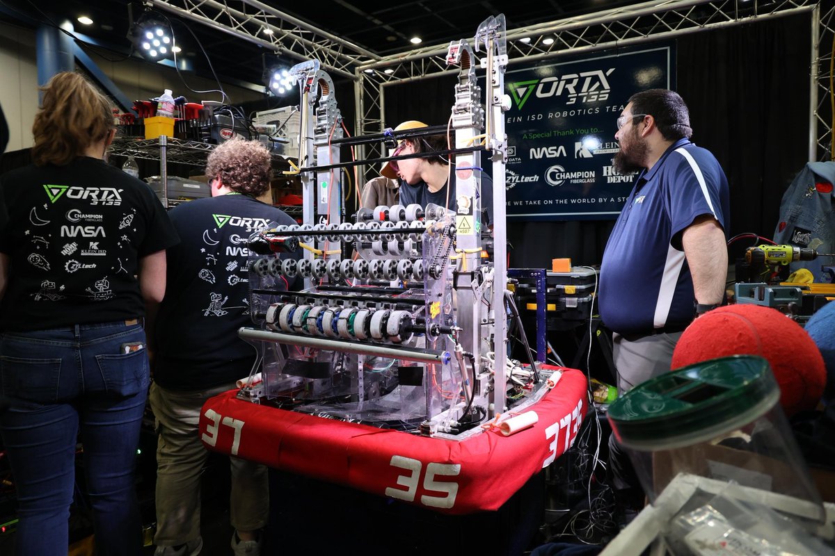 vortx3735's tweet image. Day 3 starting off 7-3 and ranked 8th! Let&apos;s see what the last two quals and playoffs bring! @KISD_CTE @KleinISD