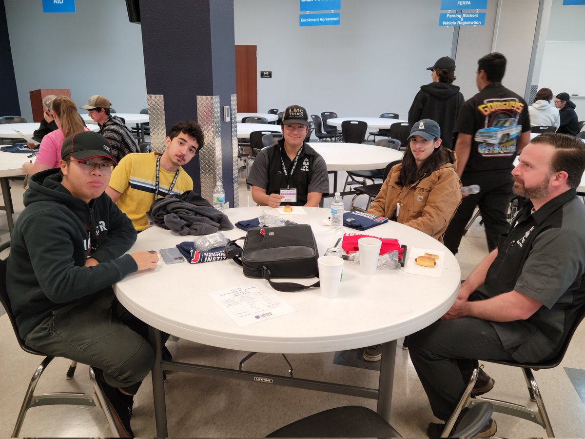 KCAL_AutoTech's tweet photo. Spending the morning with students and @KCAL_Auto_DStan @UTITweet Irving. #Toptechchallenge about to begin... https://t.co/B1aKwuKQmK