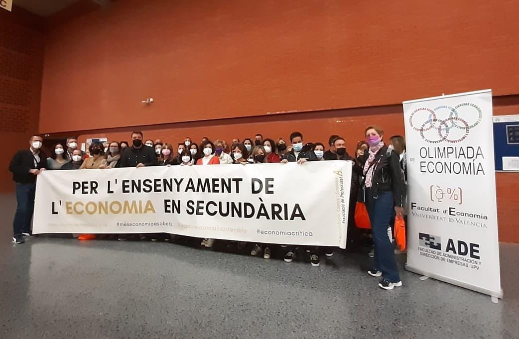 En la Olimpiada de Economía hoy profesorado de la especialidad ha vuelto a manifestar la importancia que tienen las materias de economía, emprendimiento y educación financiera para el desarrollo integral de las futuras generaciones <a href="/GVAeducacio/">GVA Educació</a> <a href="/VicentMarza/">Vicent Marzà 🍏</a> <a href="/miguelsolerg/">miguel soler</a> #LOMLOE