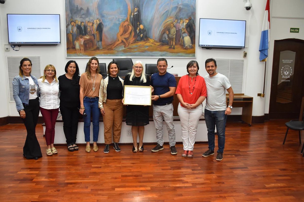Camess8's tweet photo. #Camees10Años reconocimiento en @ConcejoSantaFe #Gracias https://t.co/qBsjrEwMFo