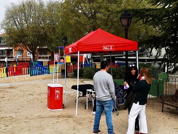 PSOEdeAlgete's tweet photo. 🔴Magnífica mañana en la que hemos podido conversar con los vecinos de los barrios de El Cigarral y Monte el Tesoro.🏠🏡🏫
Gracias por acudir y plantearnos vuestras consultas. 🌷
#Algete/♥️
#Algeteavanza https://t.co/xHHIcXnyFo