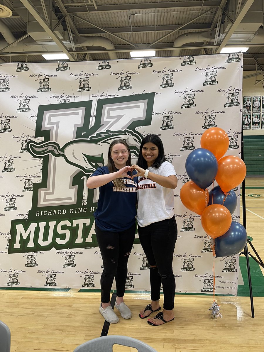 CullumNorma's tweet photo. Yesterday our baby girl, Denee’, signed her letter of intent to continue her volleyball career at Dallas College - Eastfield!  Words cannot express how proud we are of her for pursuing her dream of playing collegiate volleyball. https://t.co/lQPKjnZoaR