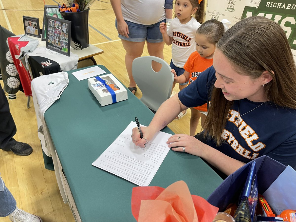 CullumNorma's tweet photo. Yesterday our baby girl, Denee’, signed her letter of intent to continue her volleyball career at Dallas College - Eastfield!  Words cannot express how proud we are of her for pursuing her dream of playing collegiate volleyball. https://t.co/lQPKjnZoaR