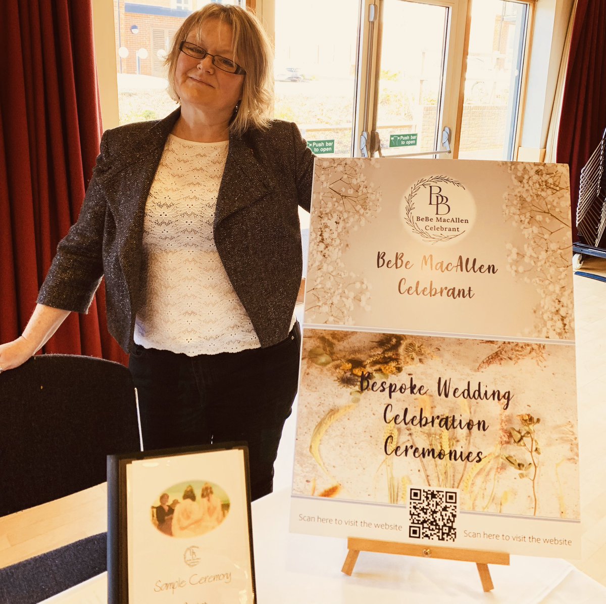 BebeCelebrant's tweet photo. All the fun of the Wedding Fayre! This time, Iโm in sunny Crowborough #GetWed #AllTheFunOfTheWeddingFayre #CelebrantAtWork #LoveLoveLove https://t.co/DhxK7QwuCq