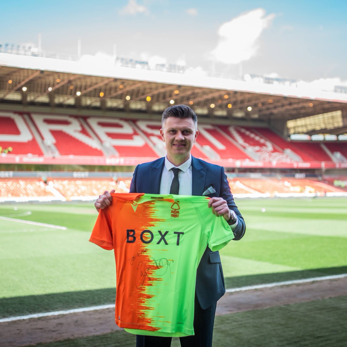 NFFC's tweet photo. 🚨 𝐌𝐚𝐭𝐜𝐡𝐝𝐚𝐲 𝐕𝐈𝐏 𝐠𝐢𝐯𝐞𝐚𝐰𝐚𝐲

👕 Retweet, follow @NFFC &amp; comment #NFFCVIP to be in with a chance of winning this signed Eugen Bopp shirt

🗳 Winner chosen from across social media channels

🔜 Competition ends 1pm Tuesday

🌳🔴 #NFFC https://t.co/u2sPNBIEWJ