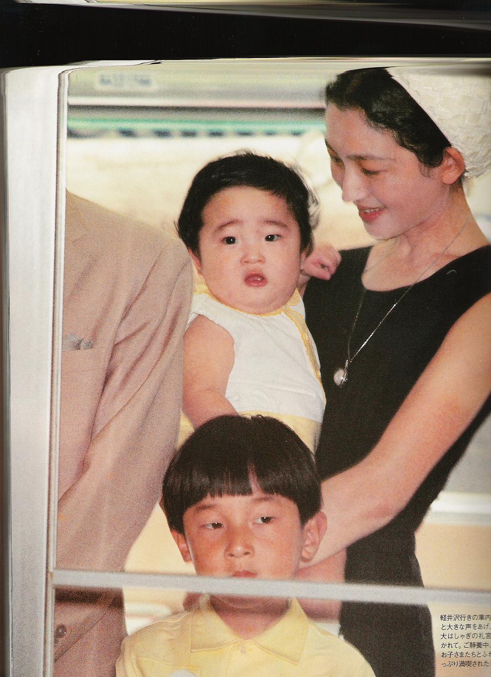 竹内久美子 En Twitter あーやの赤ちゃん時代と香淳皇后のお写真です どうです そっくり これで秋篠宮殿下が昭和天皇と香淳皇后のお孫さんであることは明らかです T Co Amrow2zpzh Twitter