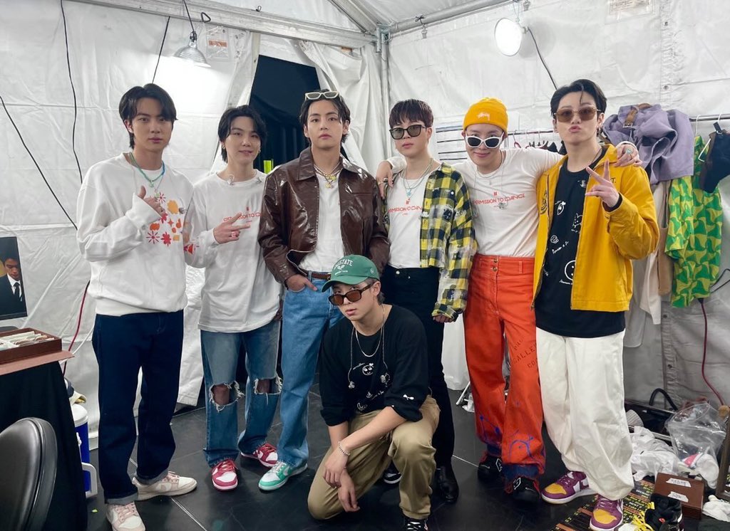 bts ptd ラスベガス公演 ポップアップストア トレーナー 白 bts ptd ラスベガス公演 ポップアップストア トレーナー 白 bts