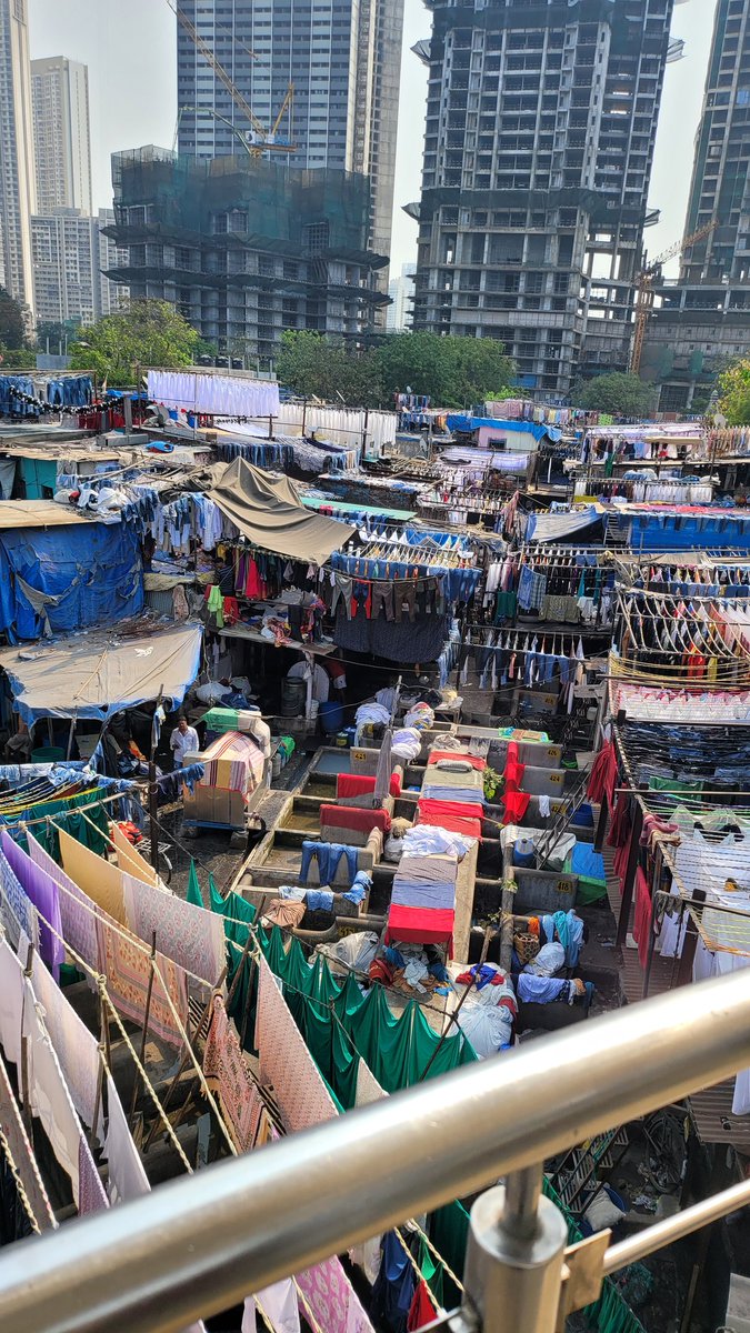 melania2022's tweet photo. Biggest laundry in Mumbai https://t.co/QyIv4tw0iW