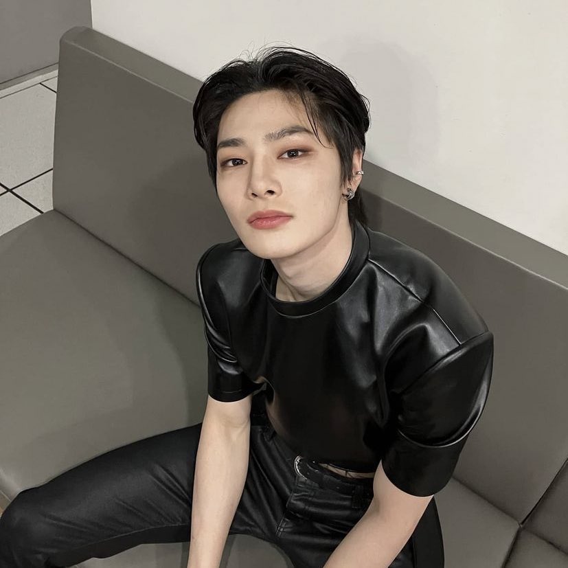 minsungjinist's tweet photo. “Love can we drop by to my favorite pastry shop before going home” https://t.co/Wpxyg3nvGq